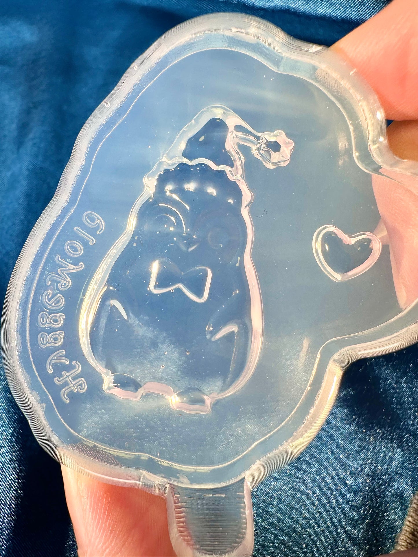 Small Predomed Christmas Penguin Brooch Mold