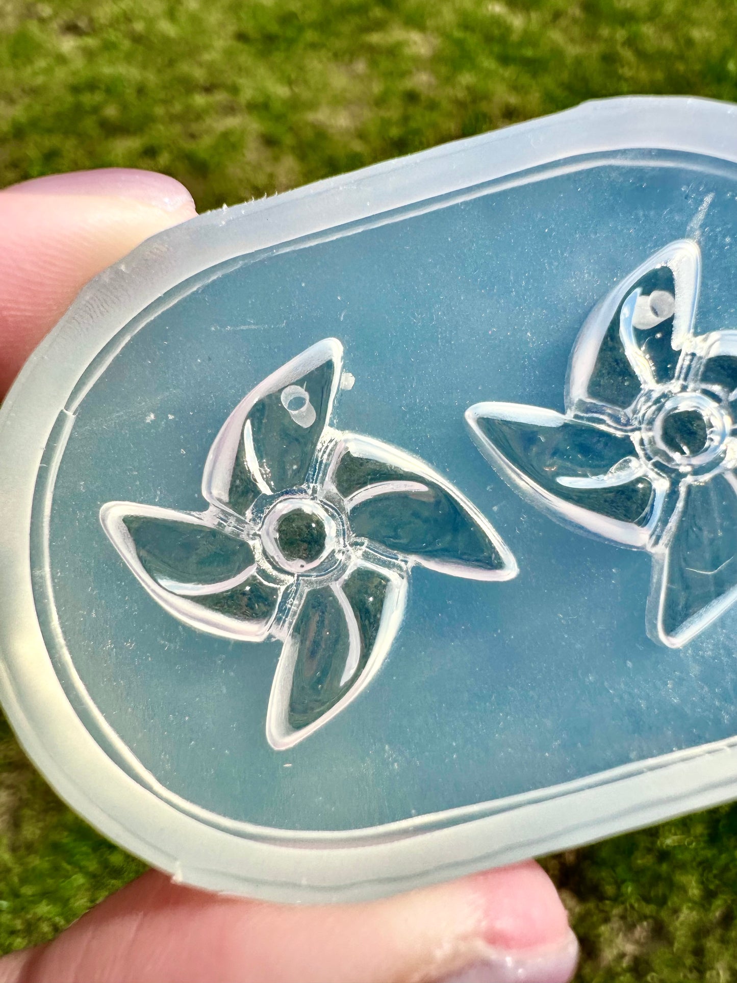 2 cm Small Pinwheel Dangle Earring Mold