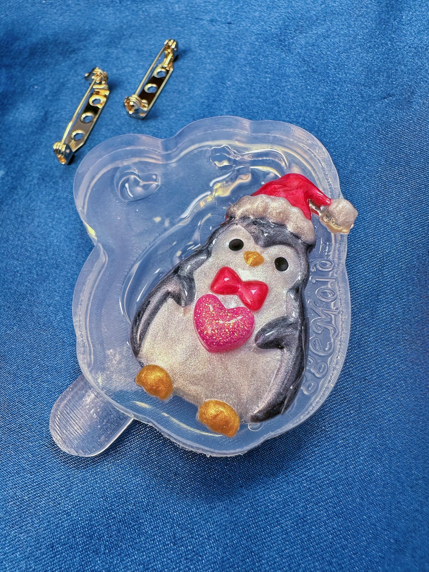 Small Predomed Christmas Penguin Brooch Mold