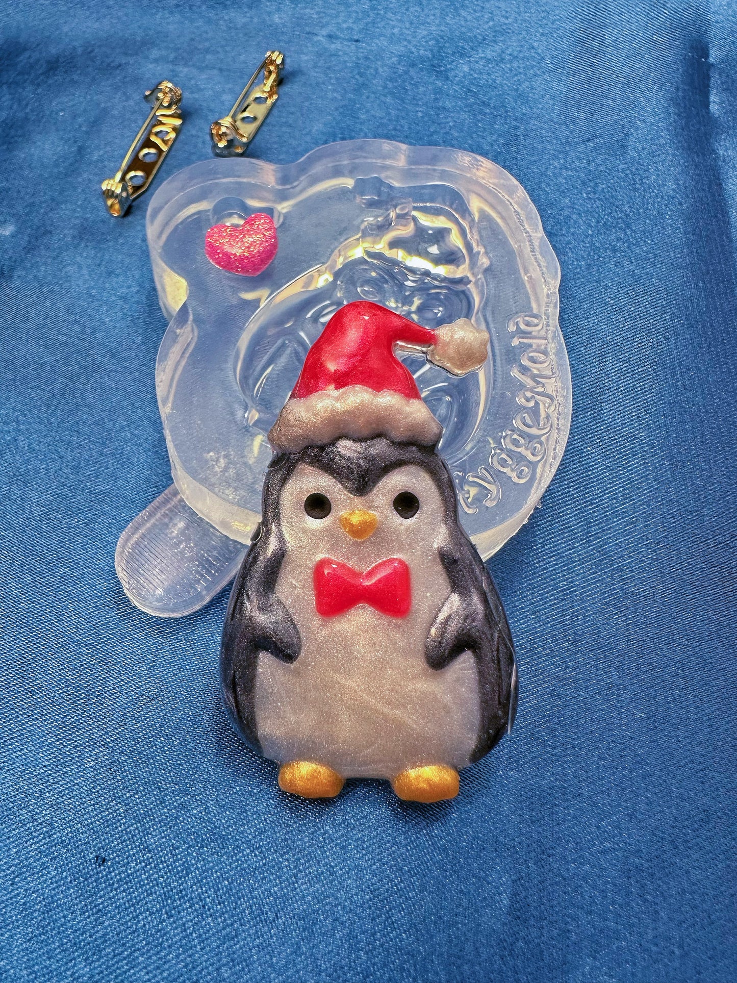 Small Predomed Christmas Penguin Brooch Mold