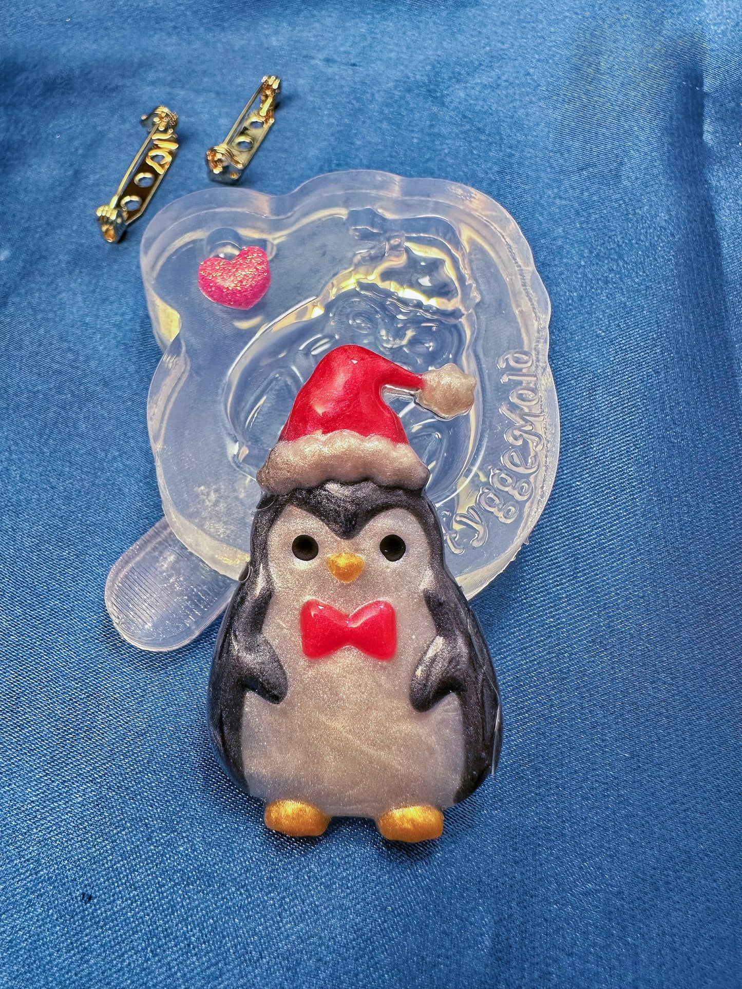 Small Predomed Christmas Penguin Brooch Mold