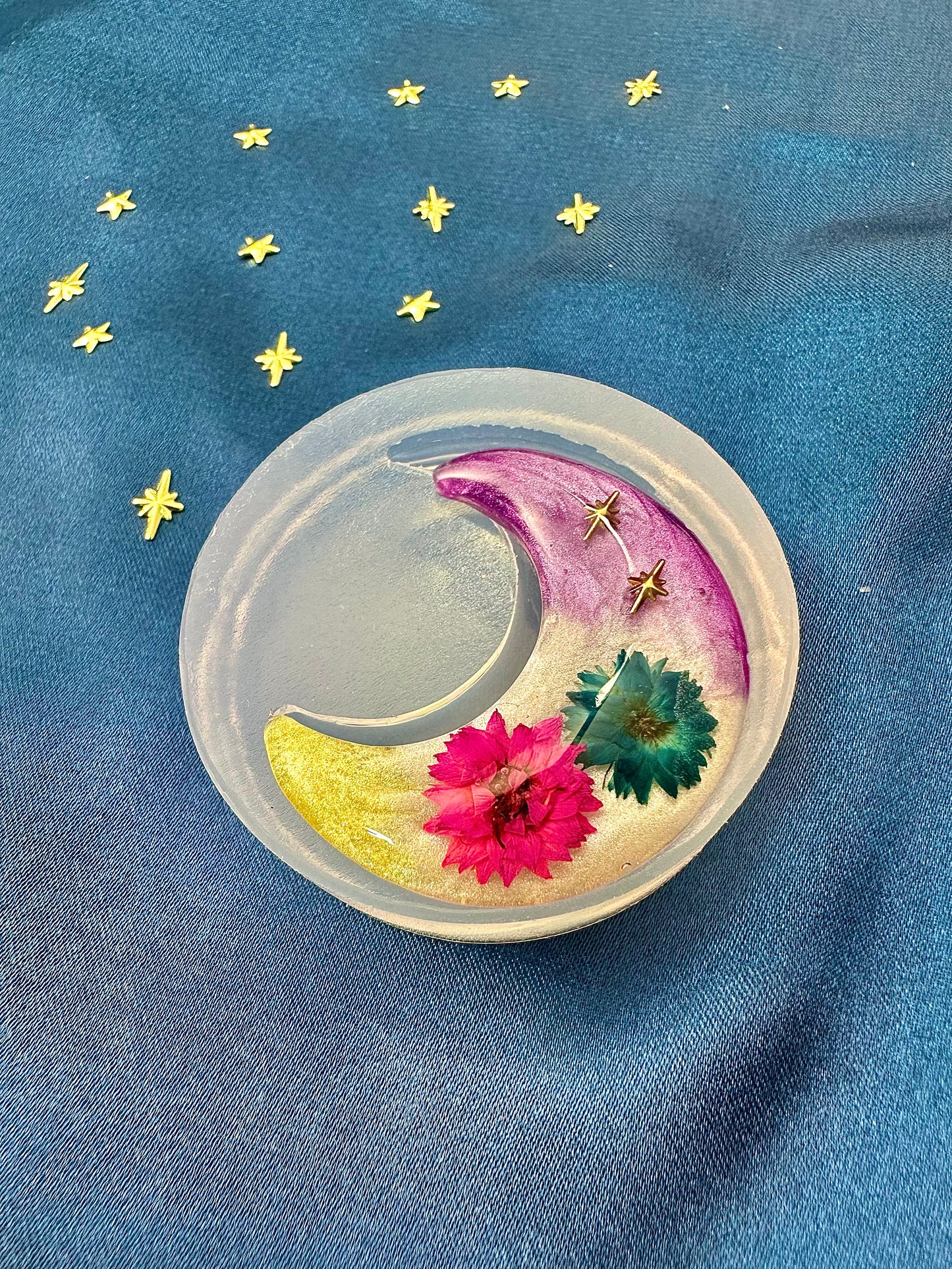 3.5cm Predomed Moon Silicone Mold for Resin Worry Stone Brooch Magnet