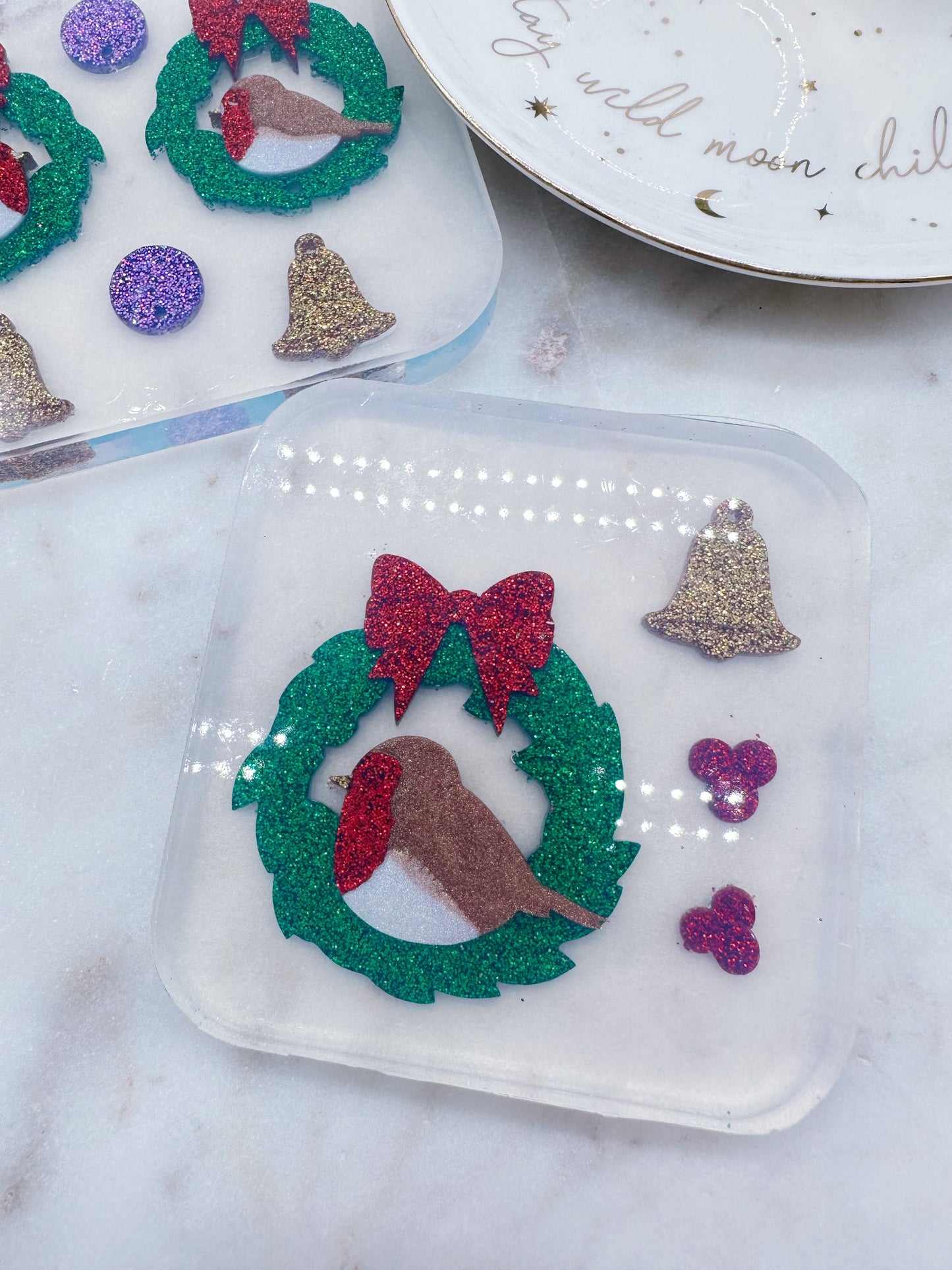 Christmas Robin Bird Resting on Wreath with Mini Bell Brooch Mold
