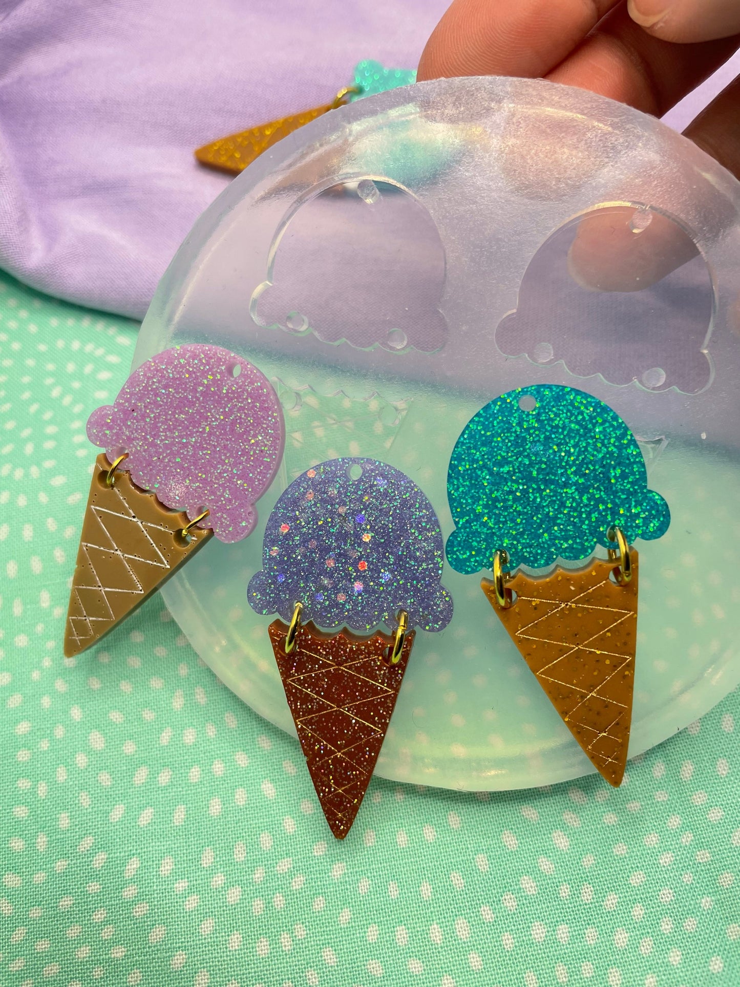 3.7/4.8 cm Two-part Ice-cream dangle drop earring mold with pre-drilled holes