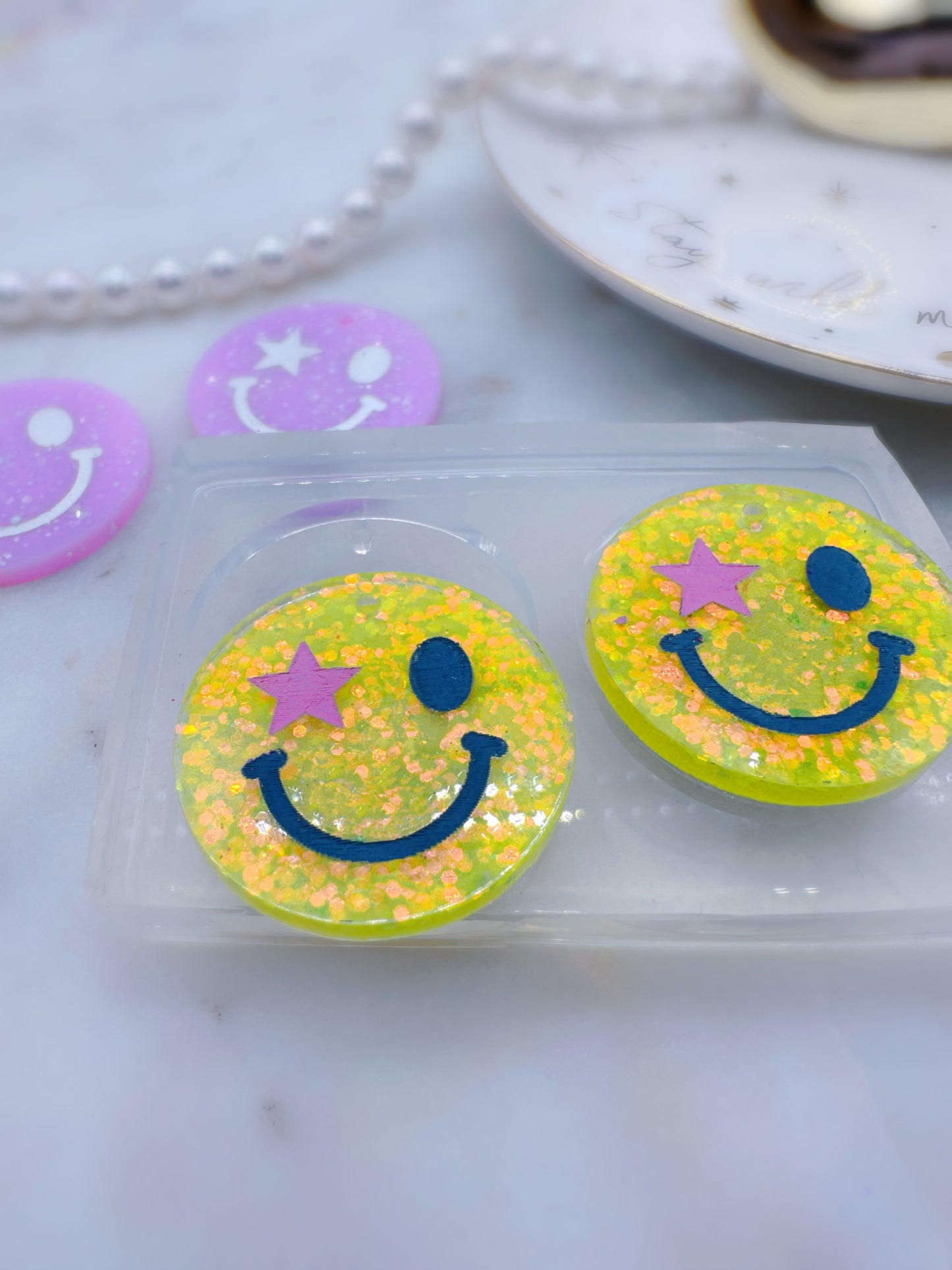 3.2 cm Star Funky Hippie Happy Face Dangle Earring Mold