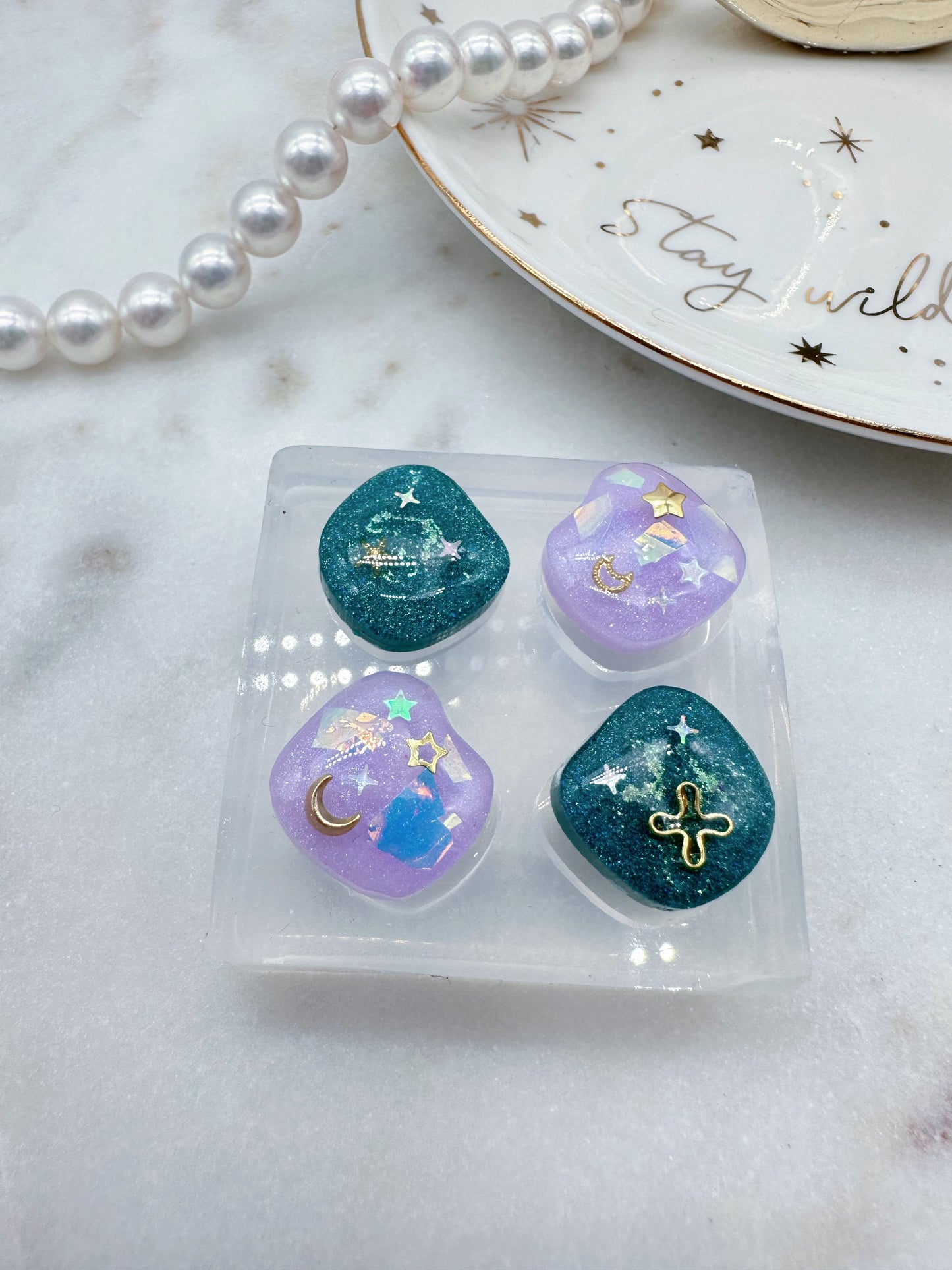 1.5 cm Predomed Organic Nugget Shape Stud Mold