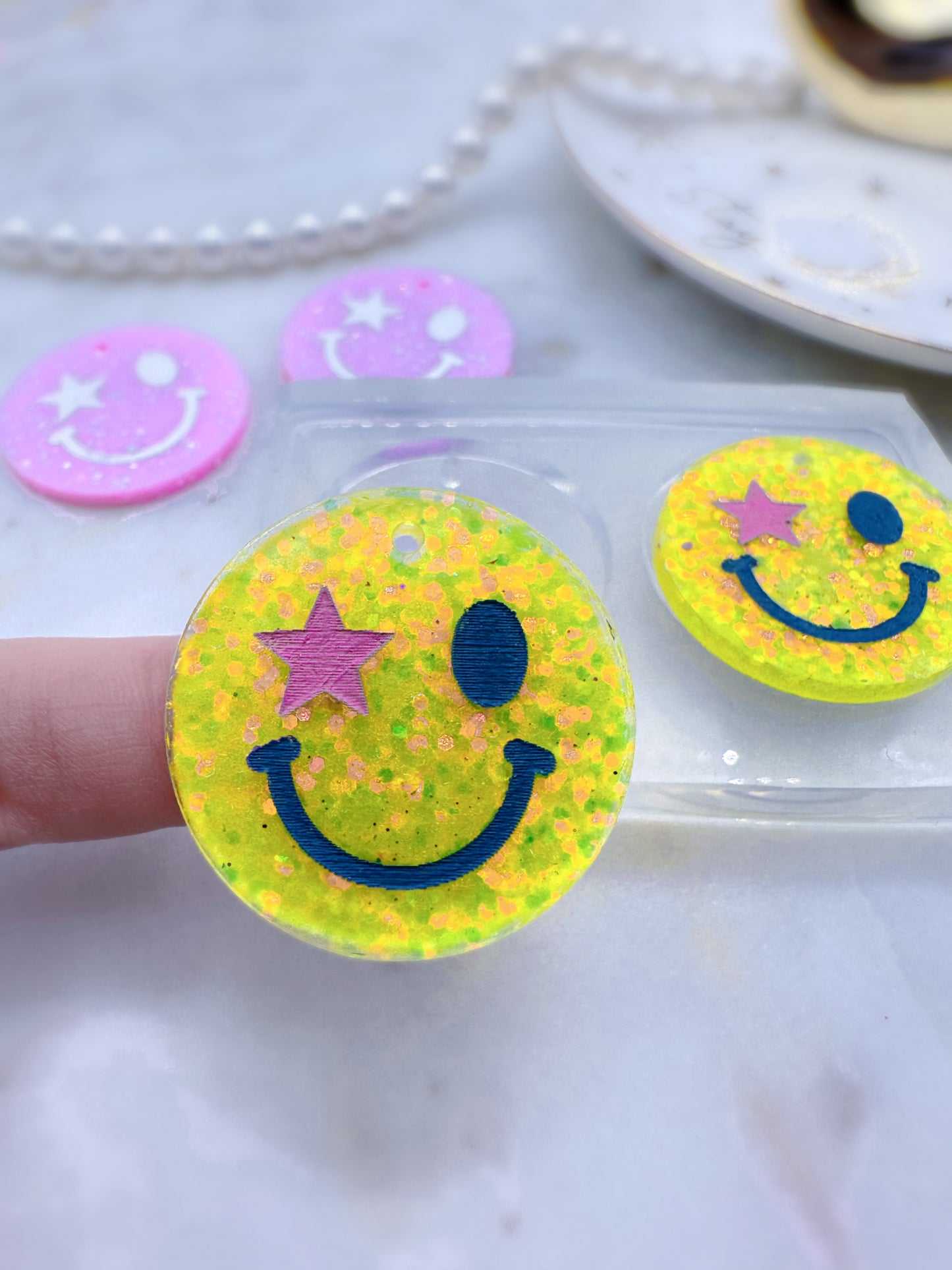 3.2 cm Star Funky Hippie Happy Face Dangle Earring Mold