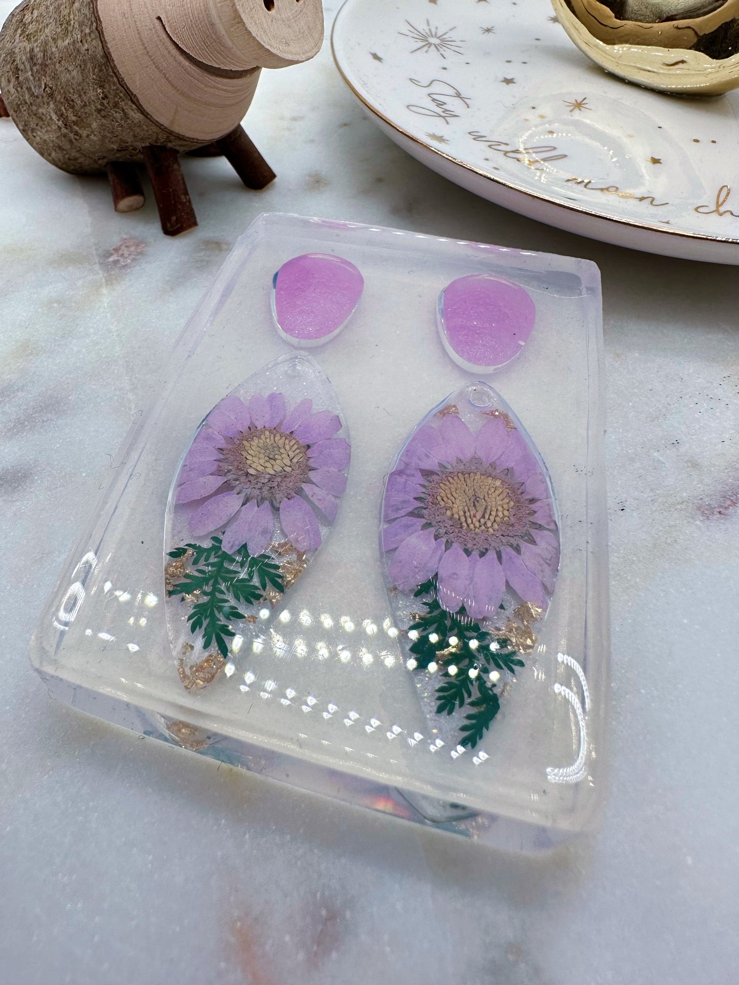 Pre domed Classic Leaf Shape Dangle Earring Mold