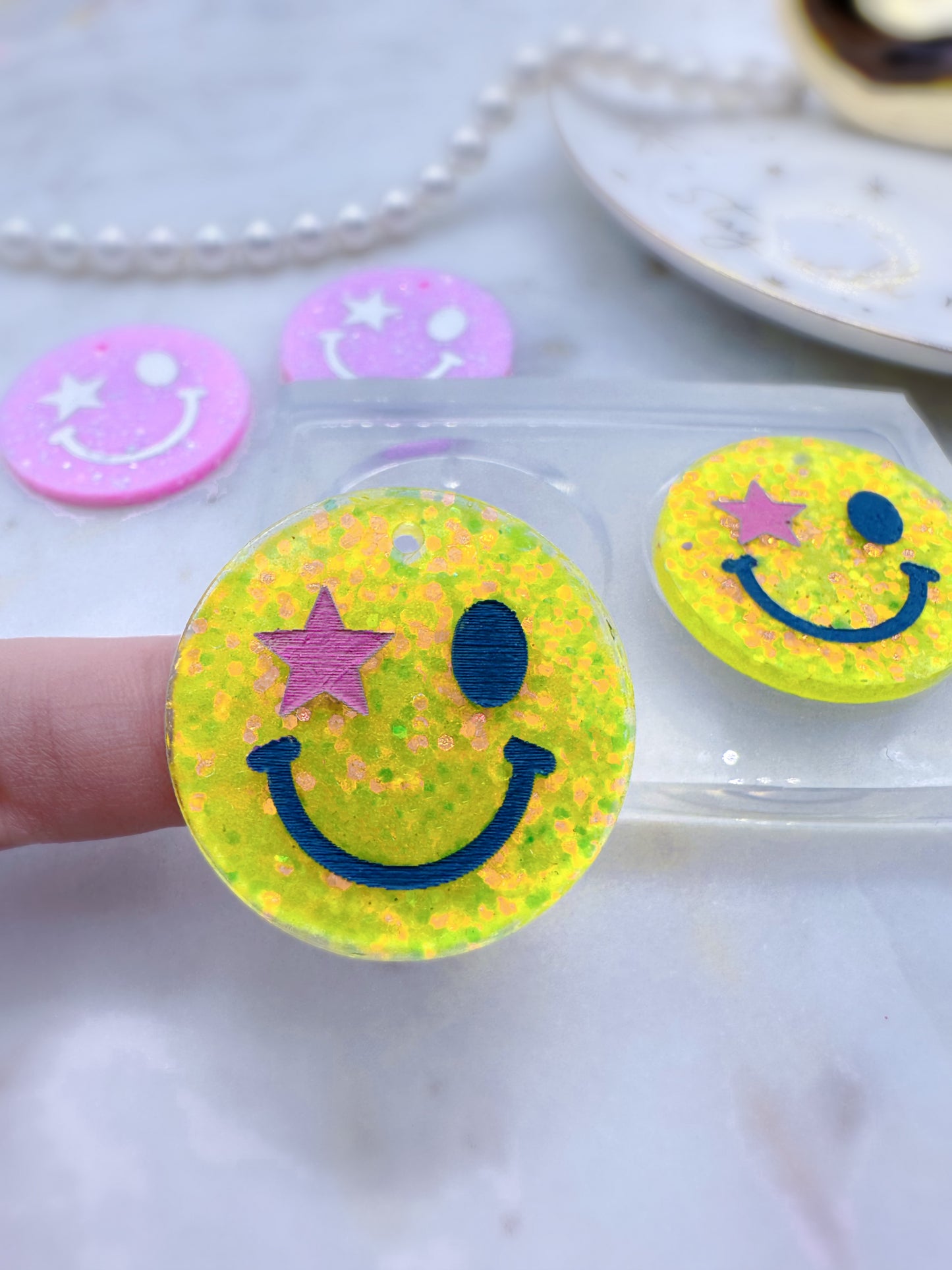 3.2 cm Star Funky Hippie Happy Face Dangle Earring Mold