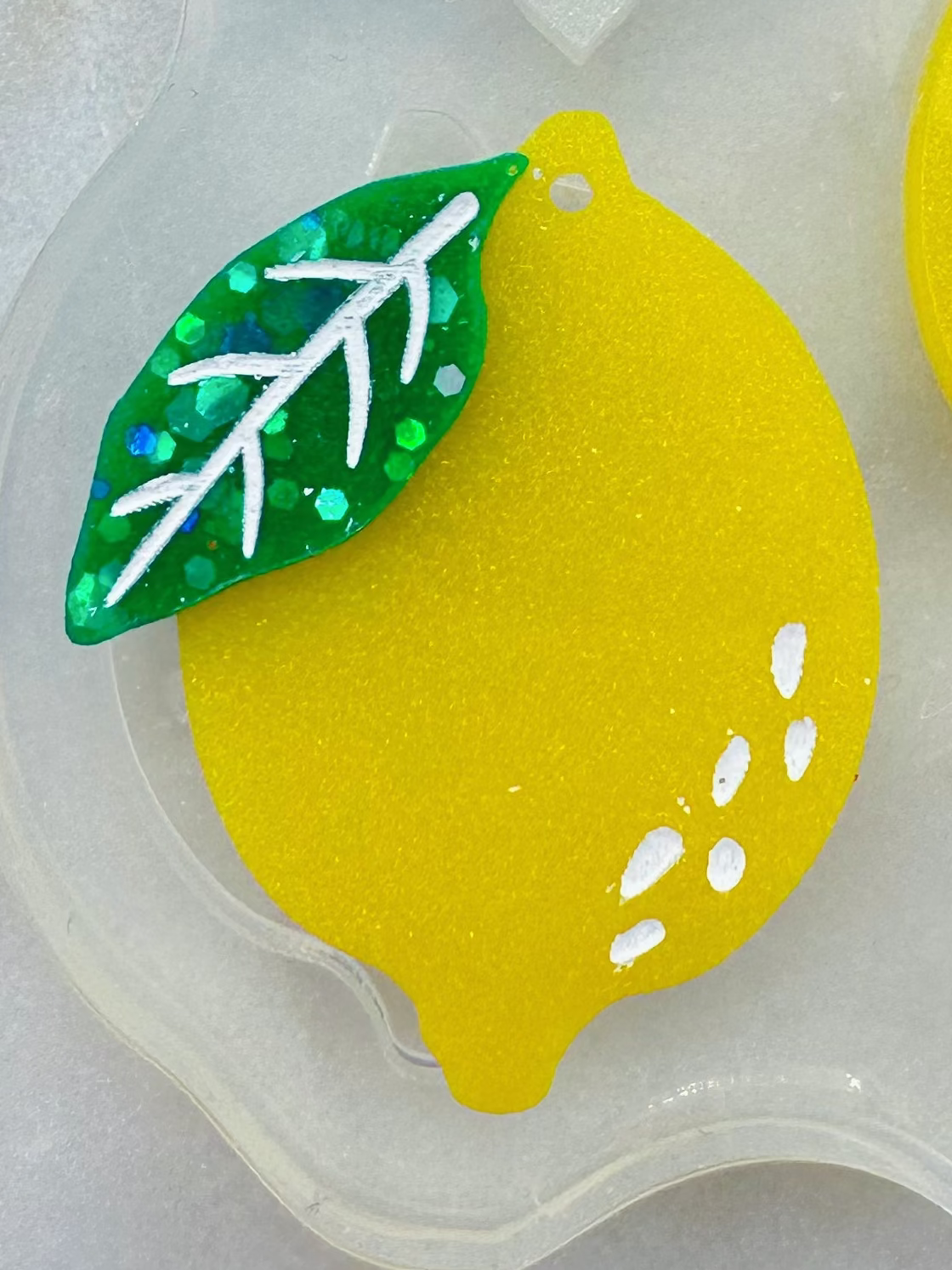4 cm Lemon Dog Tag Mold with 3mm holes