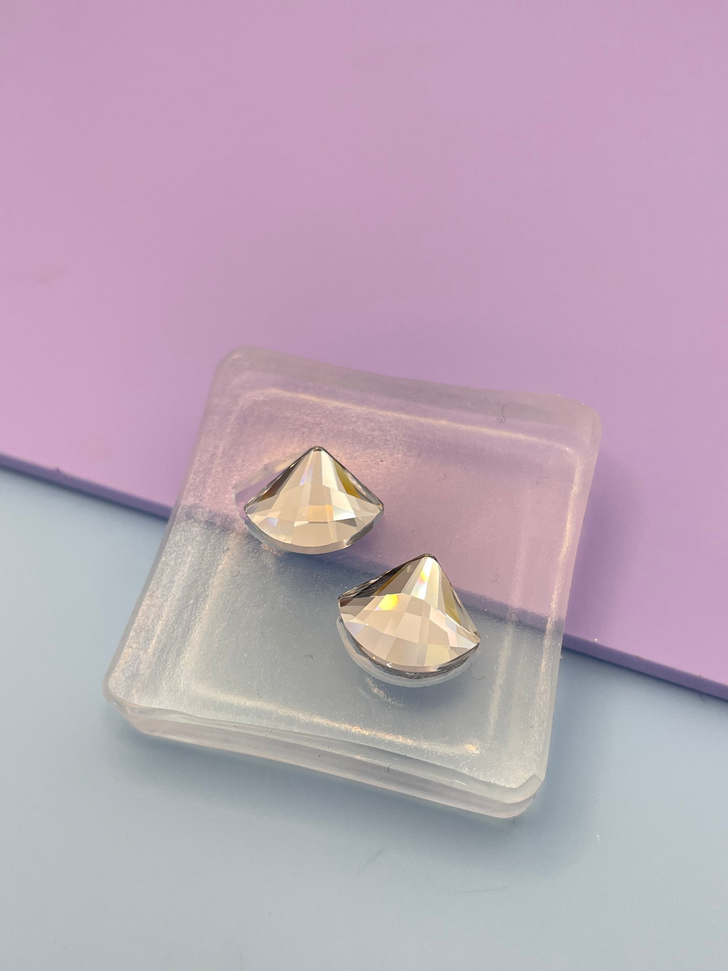 1.3cm faceted fan shape crystal stud earring mold