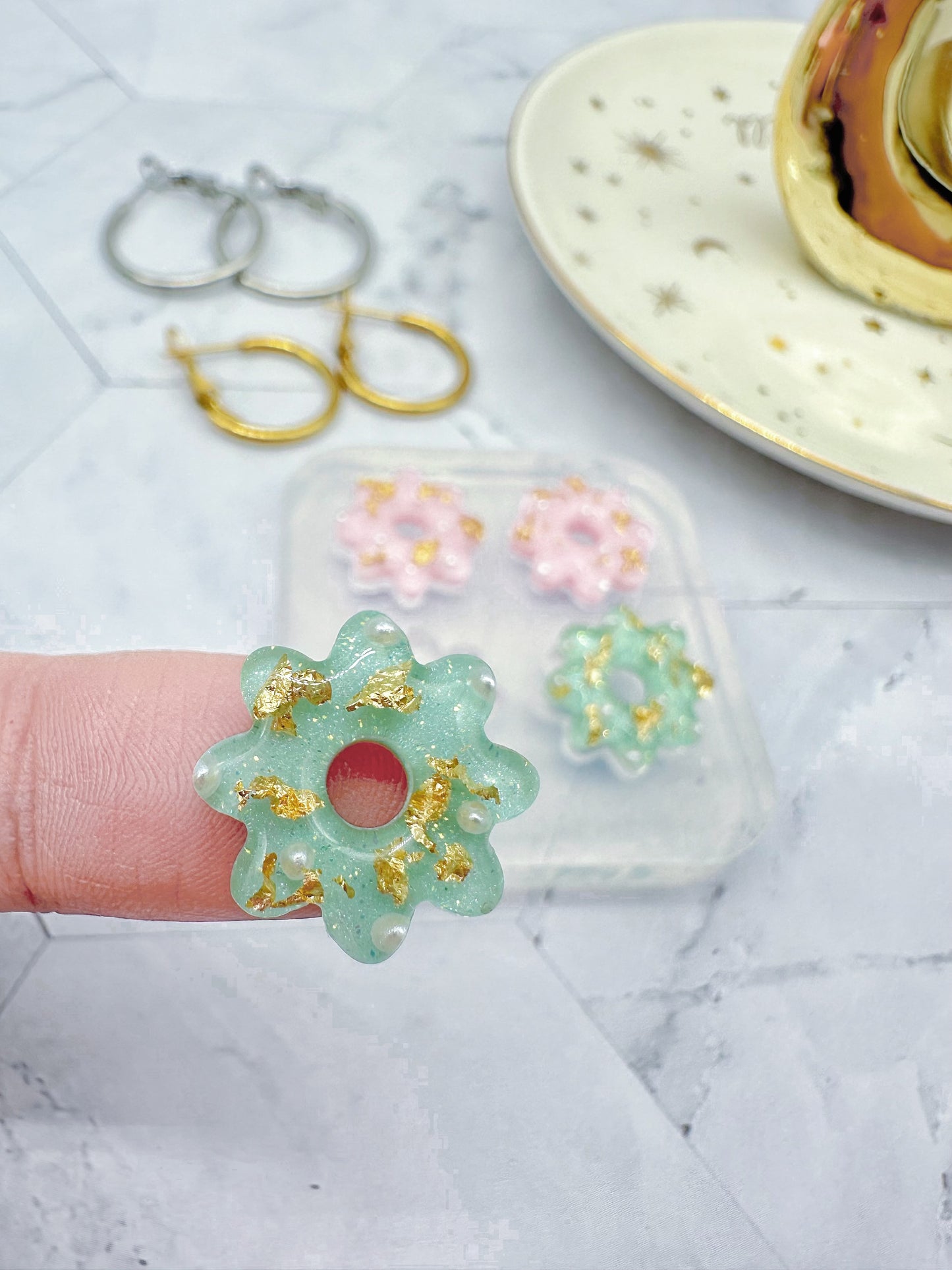 1.6 cm Mini Predomed Daisy Flower Hoop Spinner Earring Mold