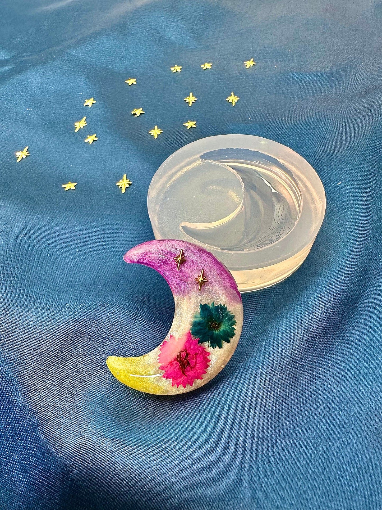 3.5cm Predomed Moon Silicone Mold for Resin Worry Stone Brooch Magnet