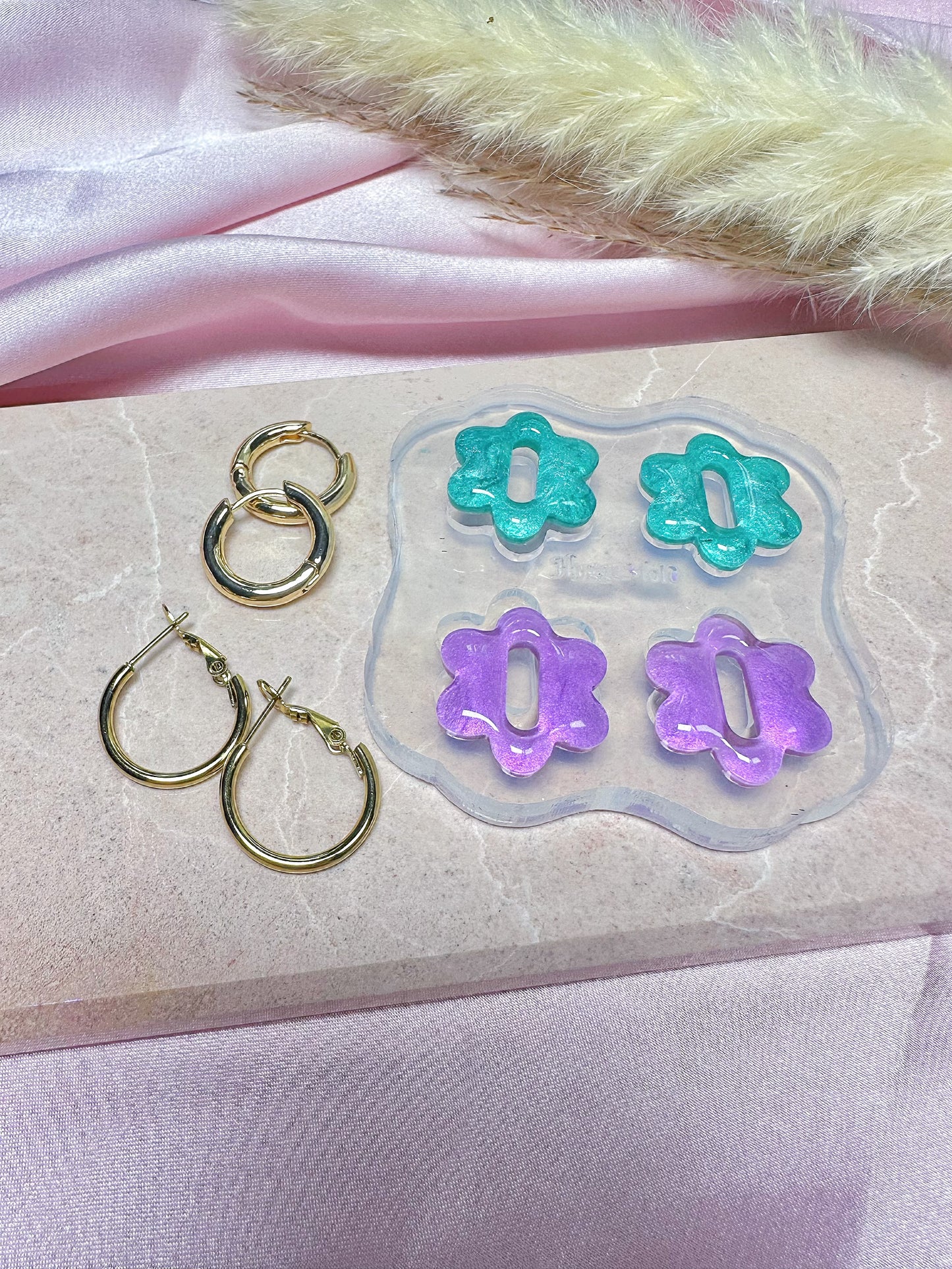 Predomed Retro Flower Oblong Holes Hoop Spinner Earring Mold