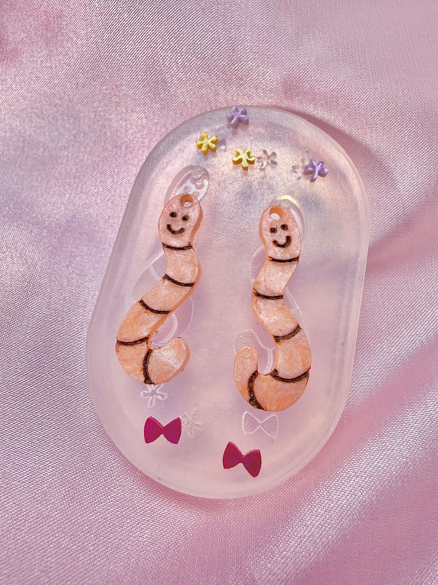 3cm Smiling Worm Dangle Earring Mold