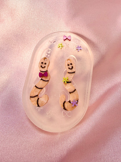 3cm Smiling Worm Dangle Earring Mold