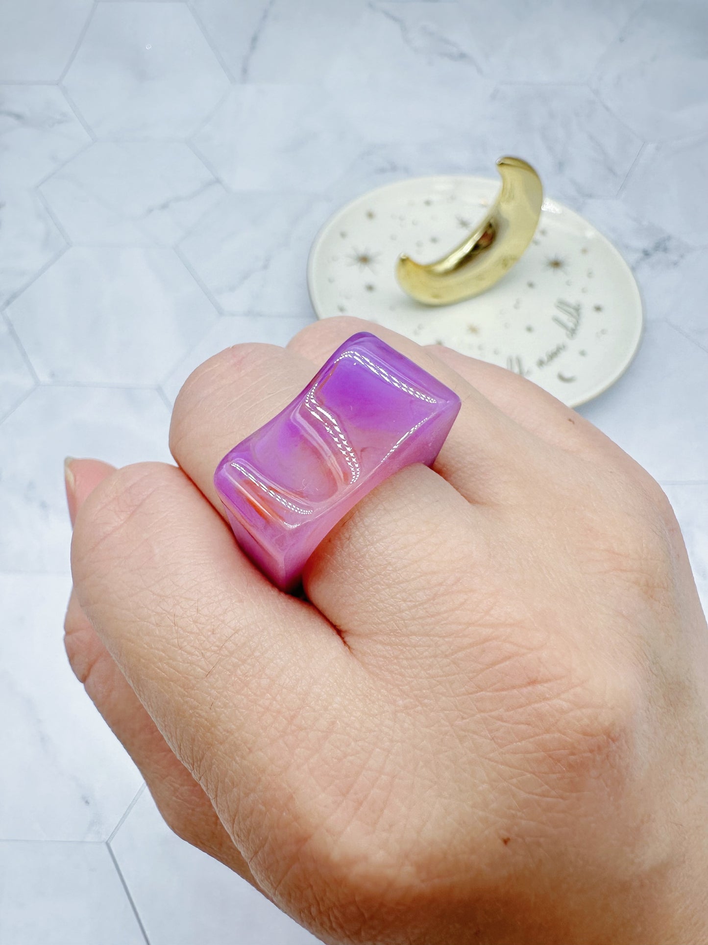 Glossy Wavy Ring Mold