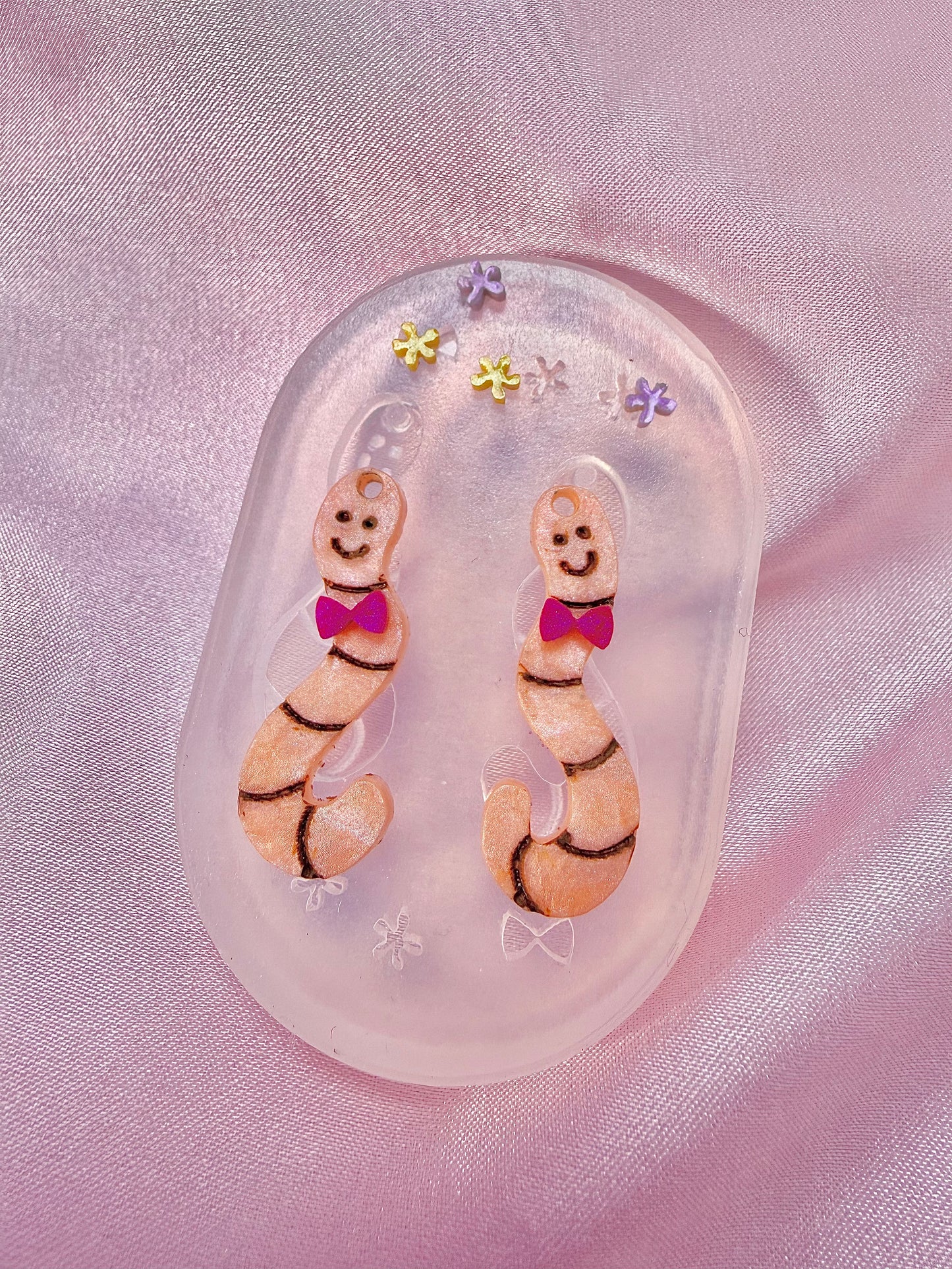 3cm Smiling Worm Dangle Earring Mold