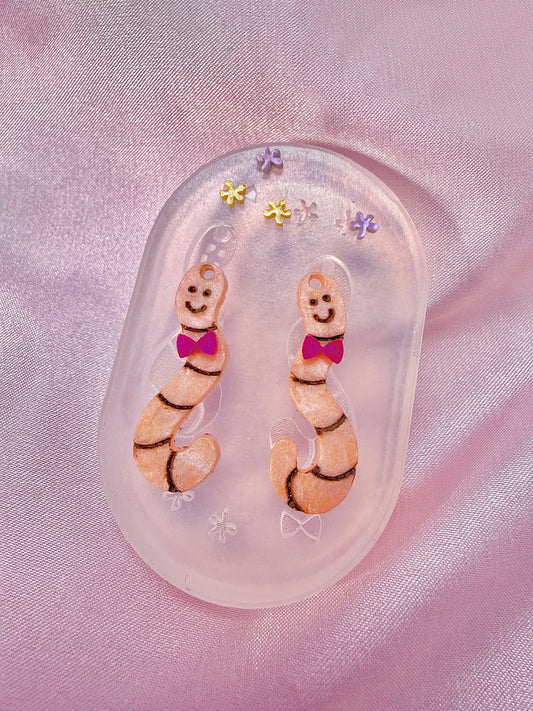 3cm Smiling Worm Dangle Earring Mold