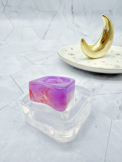 Glossy Wavy Ring Mold