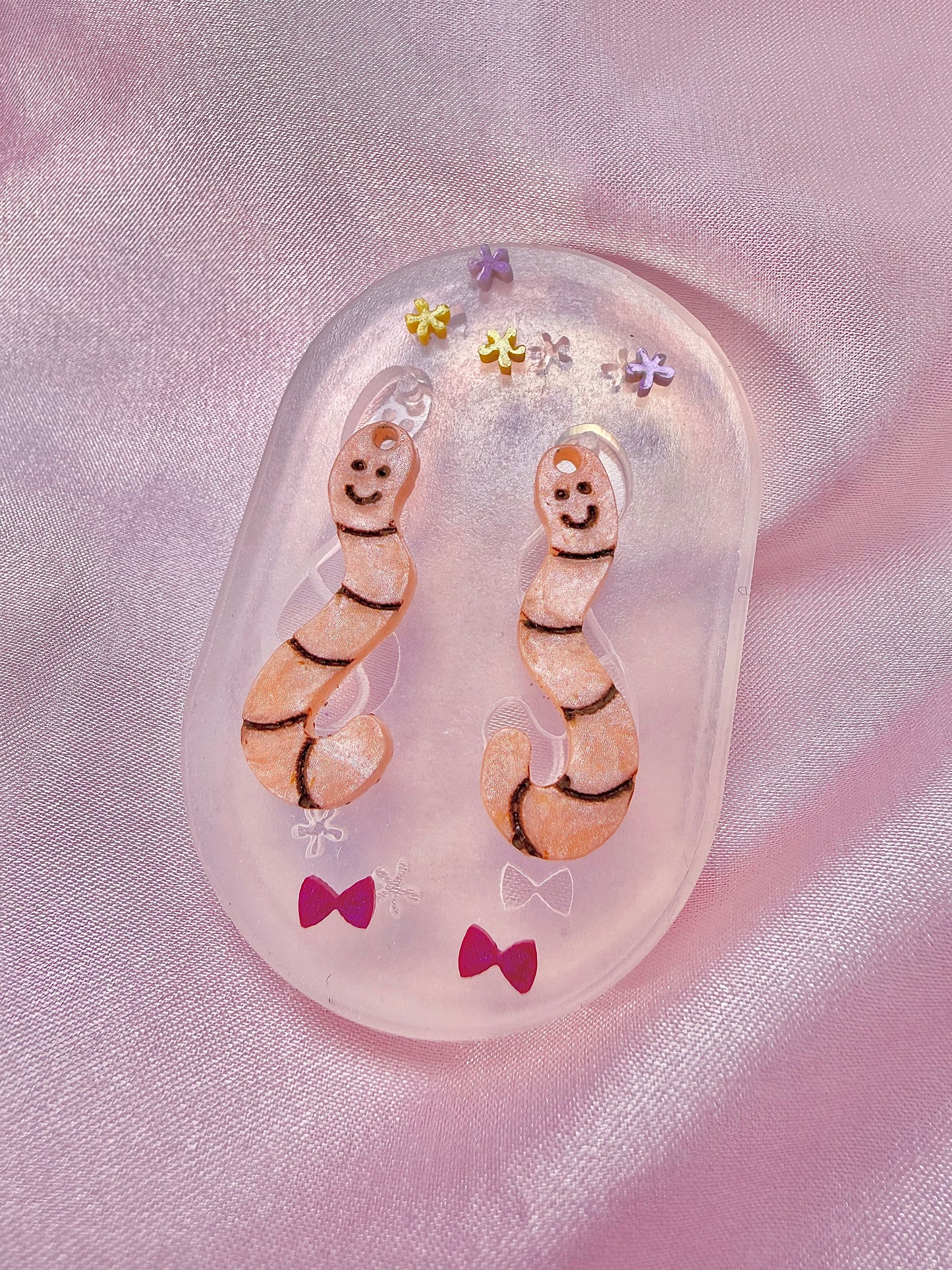 3cm Smiling Worm Dangle Earring Mold