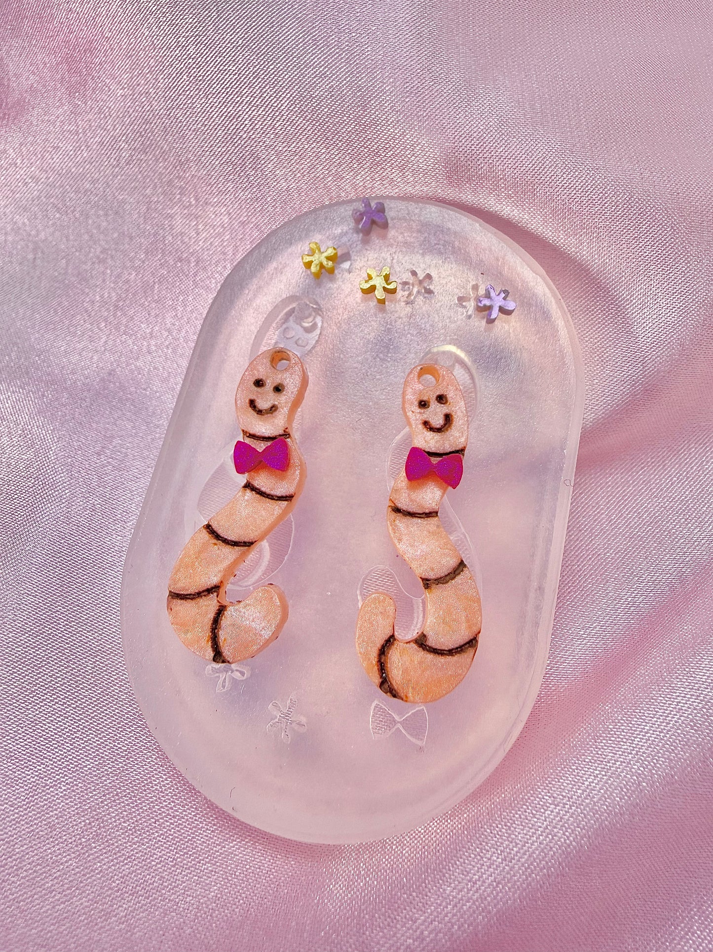 3cm Smiling Worm Dangle Earring Mold