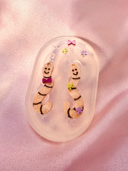 3cm Smiling Worm Dangle Earring Mold