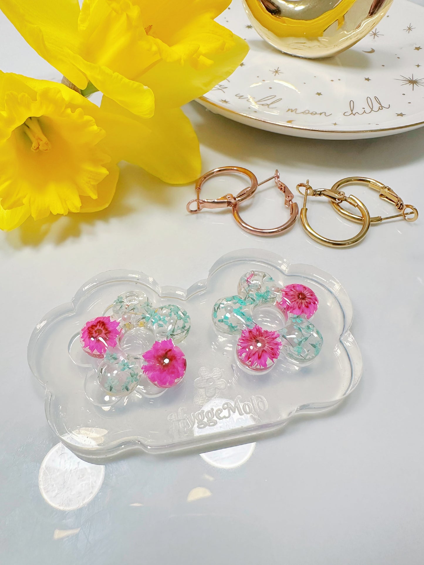 2.5 cm Predomed Mary Quant Flower Dangly Charm Hoop Earring Mold