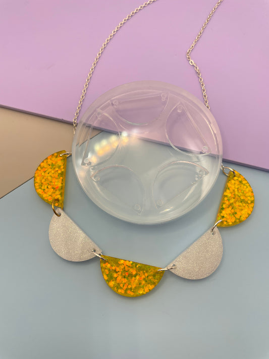 Scalloped Bib Round Bunting Necklace Mold