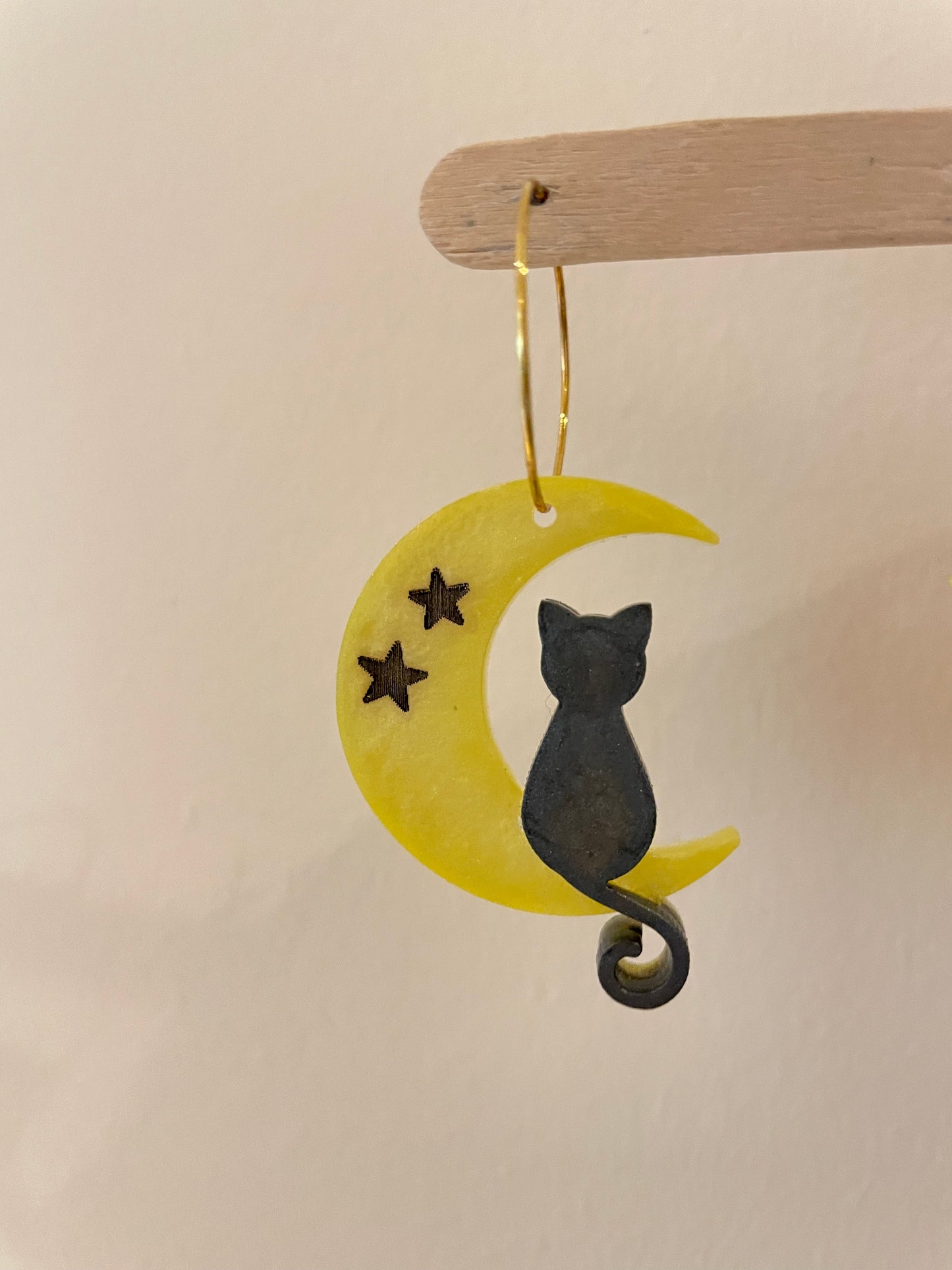 4.2 cm Sitting Cat On Crescent Moon Stars Night Sky Multi-use Brooch Dangle Earring Mold