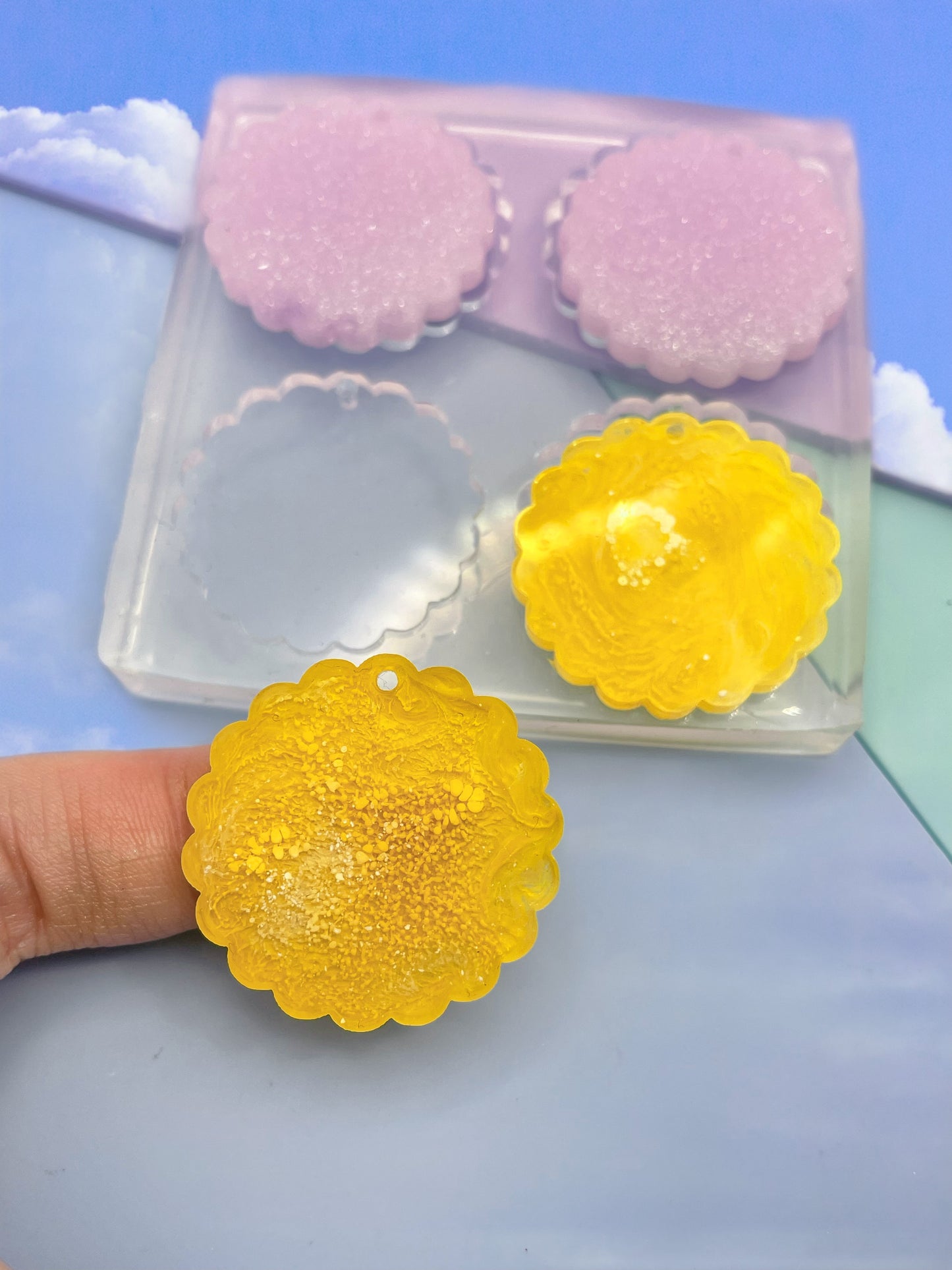 2/3 cm Predrilled Scalloped Circle Dangle Earring Mold Cookie Clear Silicone Mould