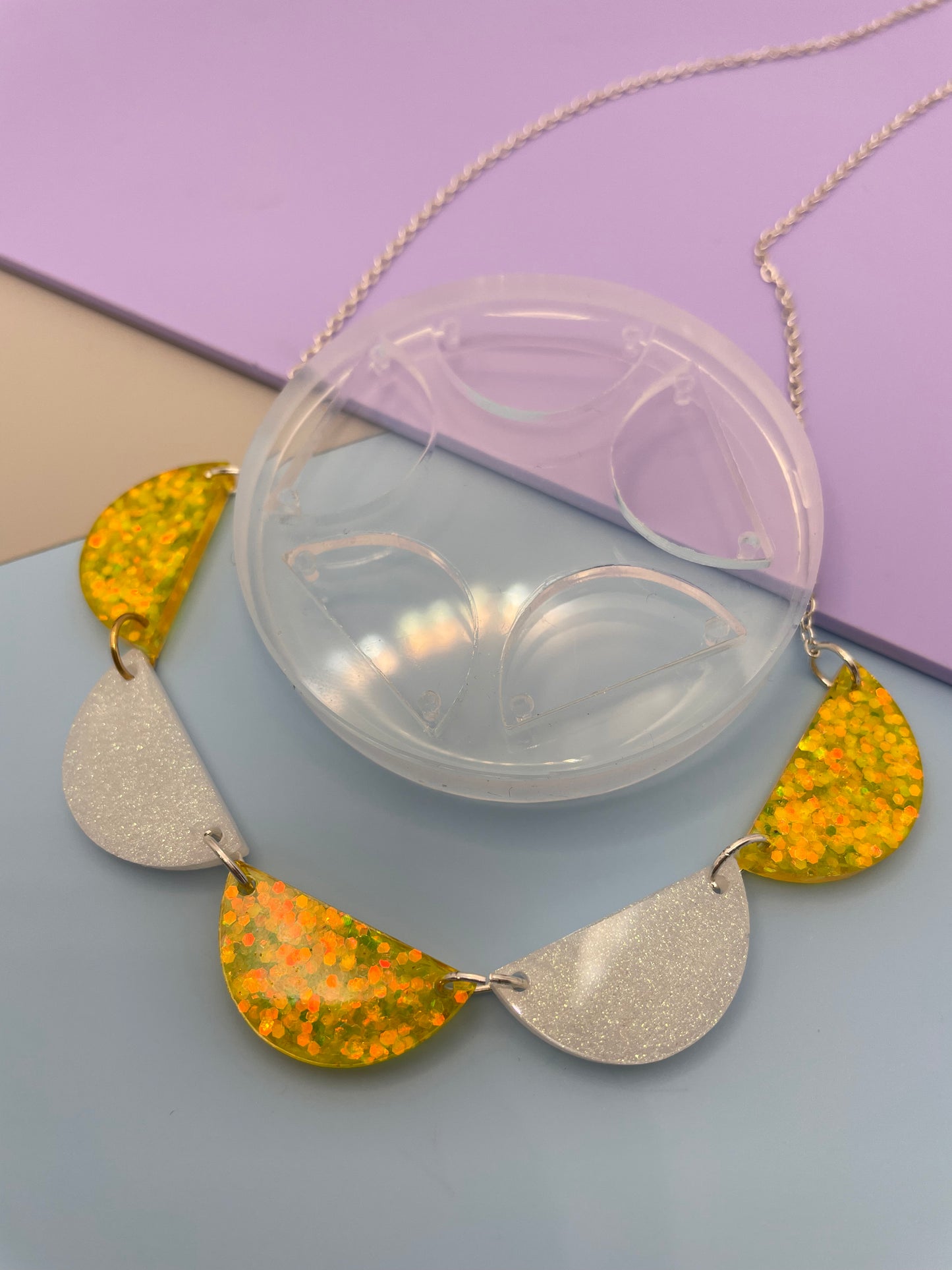 Scalloped Bib Round Bunting Necklace Mold