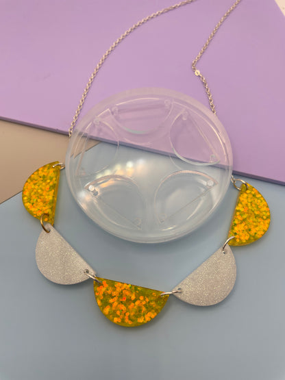 Scalloped Bib Round Bunting Necklace Mold