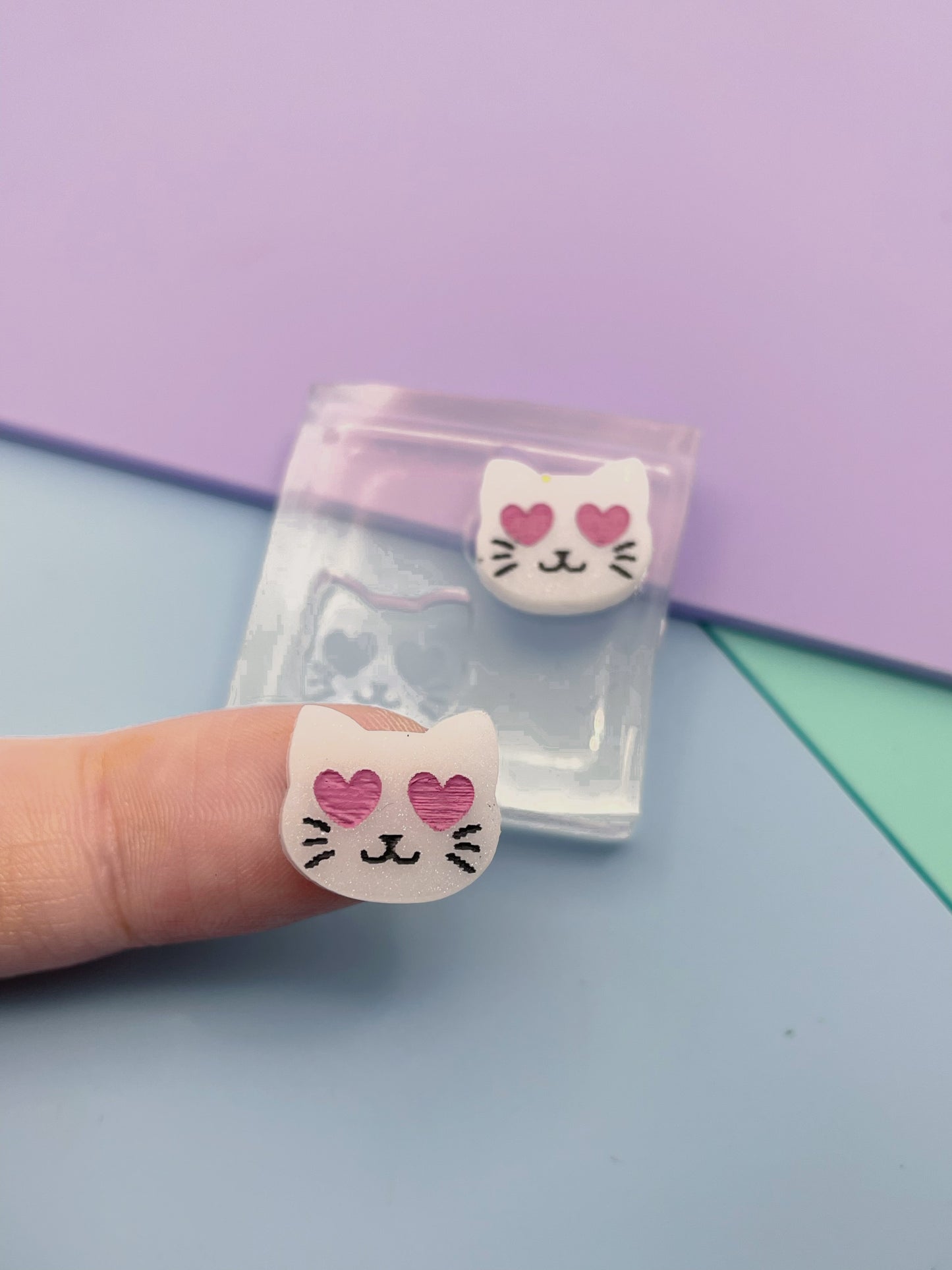 1.6 cm Cute Heart-eyed Cat Face Stud Earring Mold
